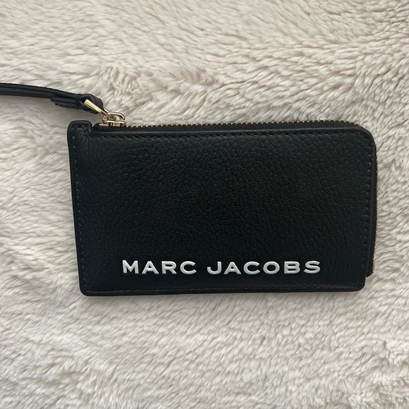 Marc Jacobs Accessories - Marc Jacobs Zip Wallet